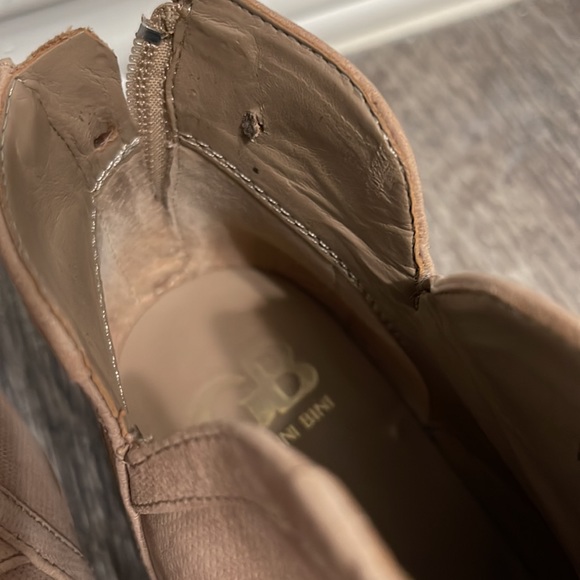 Used GB Gianni Bini Tan Bootties Size 7 - Picture 8 of 8